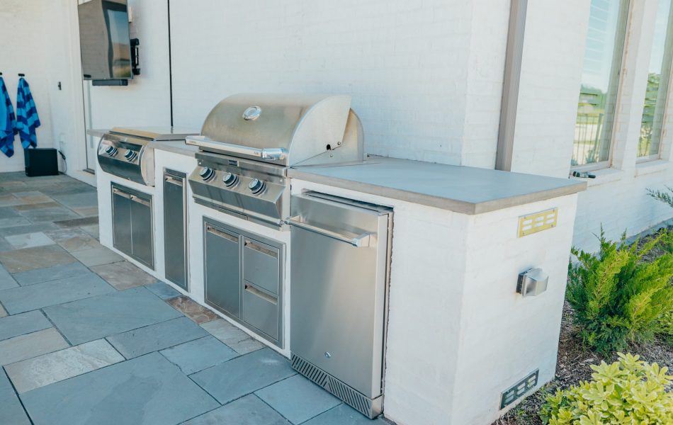 White Diamond Trendy Escape Outdoor Kitchen - Claffey Pools