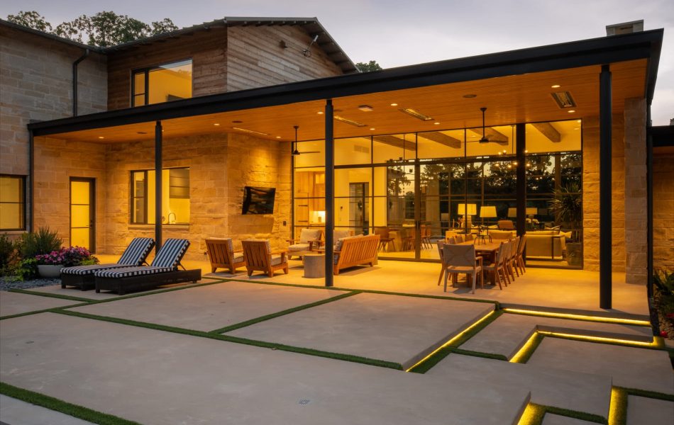Hill Country Modern Elite Swimming Pool - Claffey Pools