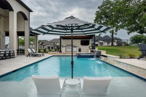 swimming pool with tanning ledges