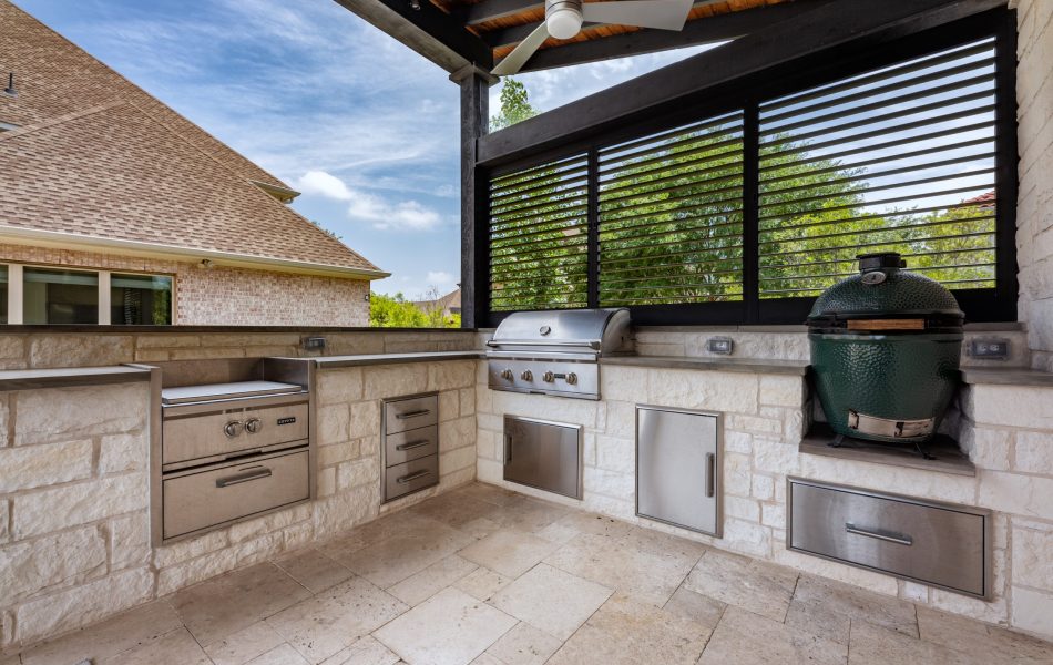 outdoor kitchen